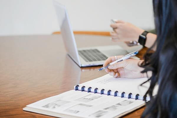 accounts-notepad-laptop