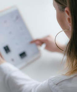 woman-using-ipad